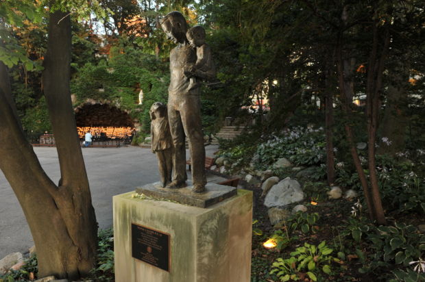 Dooley statue at Notre Dame